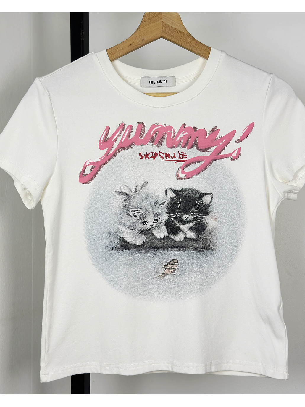 Polera blanca estampada 2