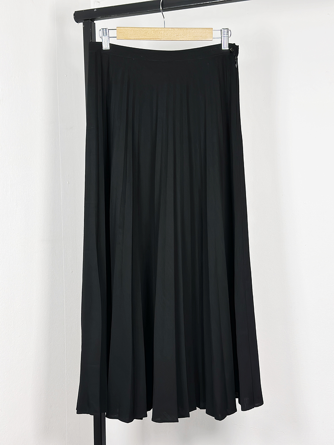 Falda negra plisada 4