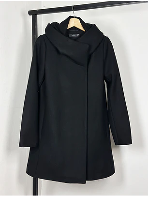 Abrigo negro de lana