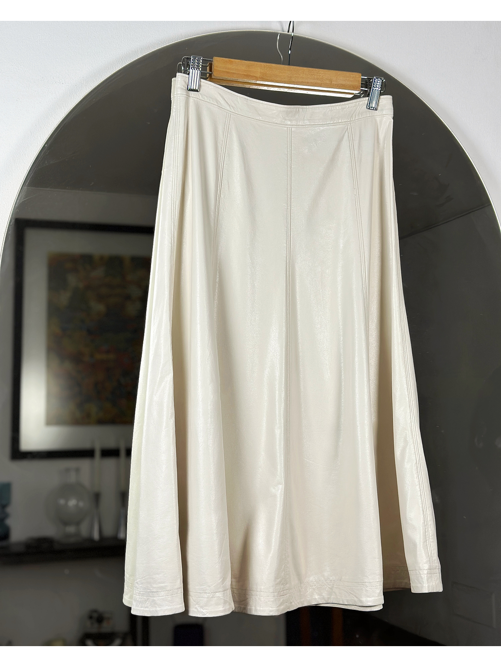 Falda cuerina marfil 1
