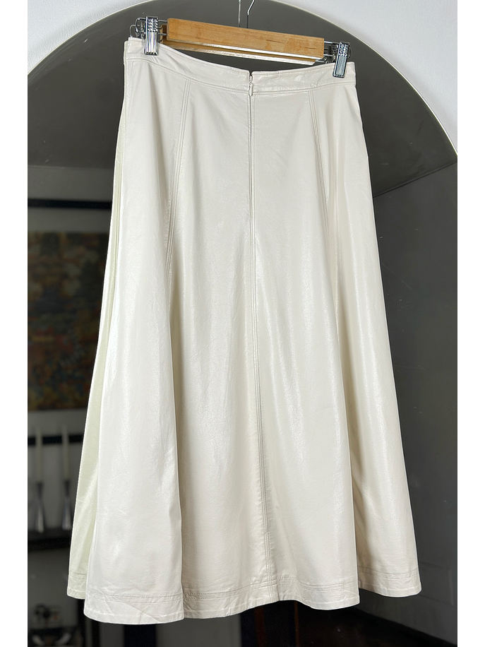 Falda cuerina marfil 4
