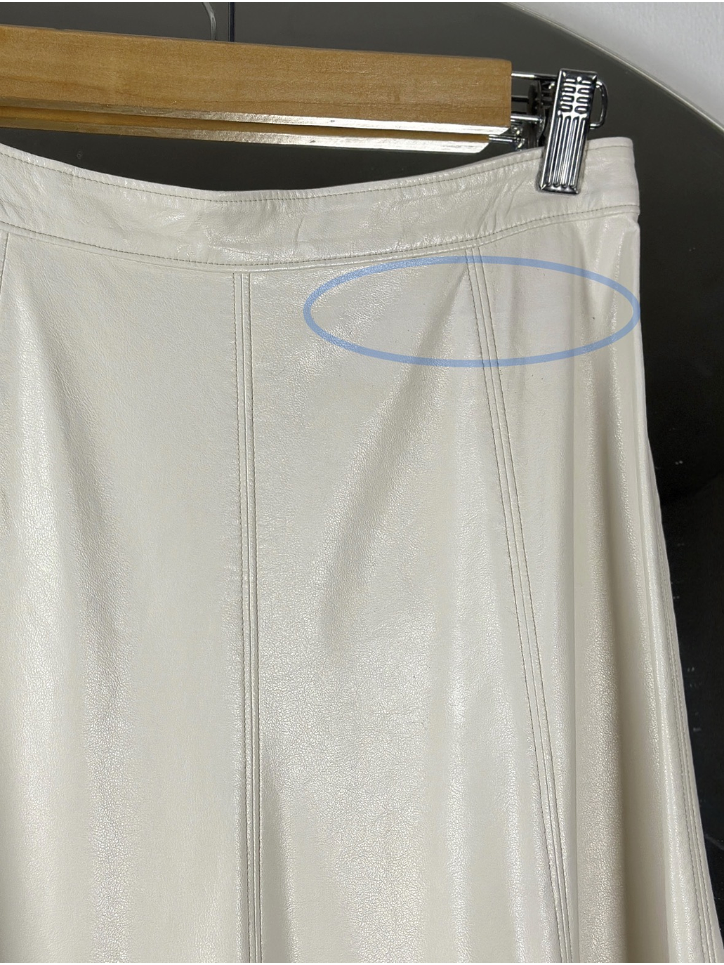 Falda cuerina marfil 5