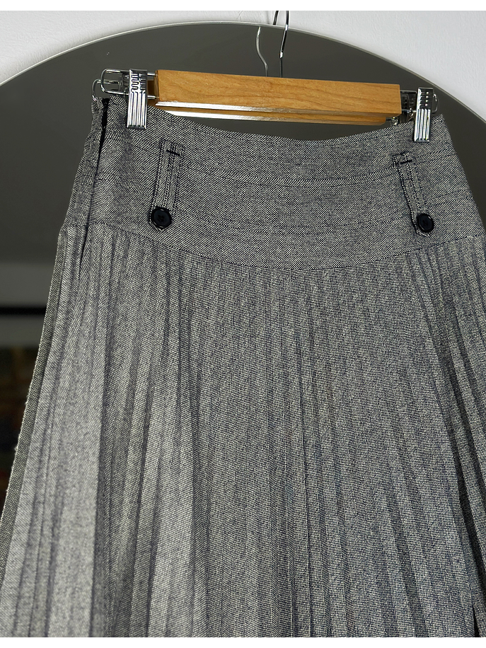 Falda gris plisada 4