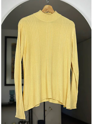 Suéter amarillo seda