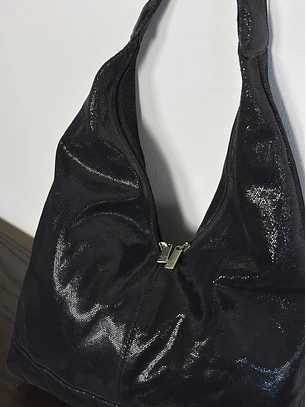 Cartera de cuero negro