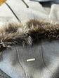 Abrigo gris con cuello de piel - Miniatura 5