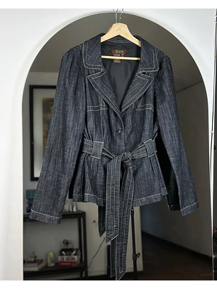 Chaqueta de mezclilla con cinturón