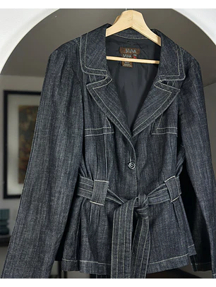 Chaqueta de mezclilla con cinturón