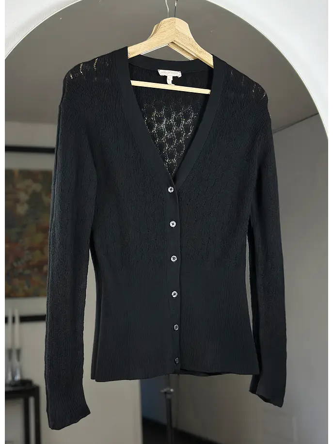 Cardigan negro de lana calado 1