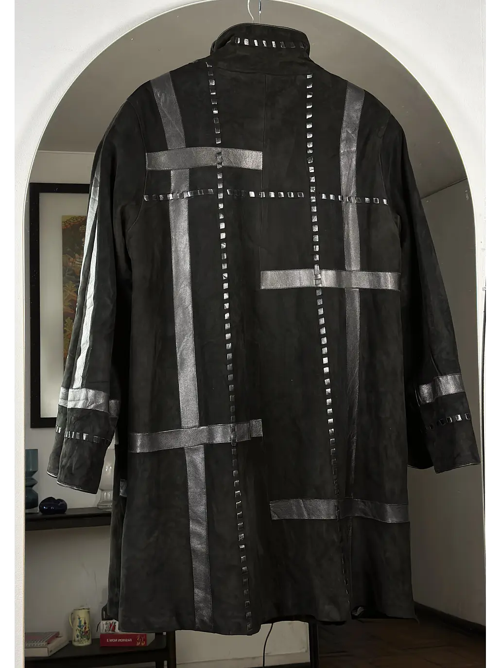 Abrigo negro de cuero 4