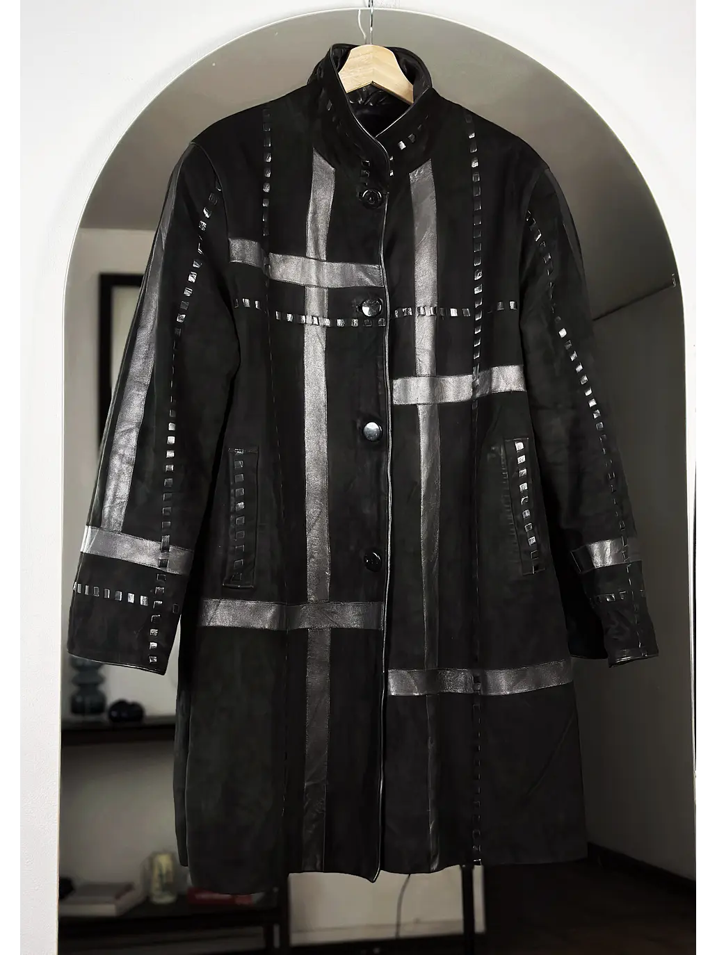 Abrigo negro de cuero 1