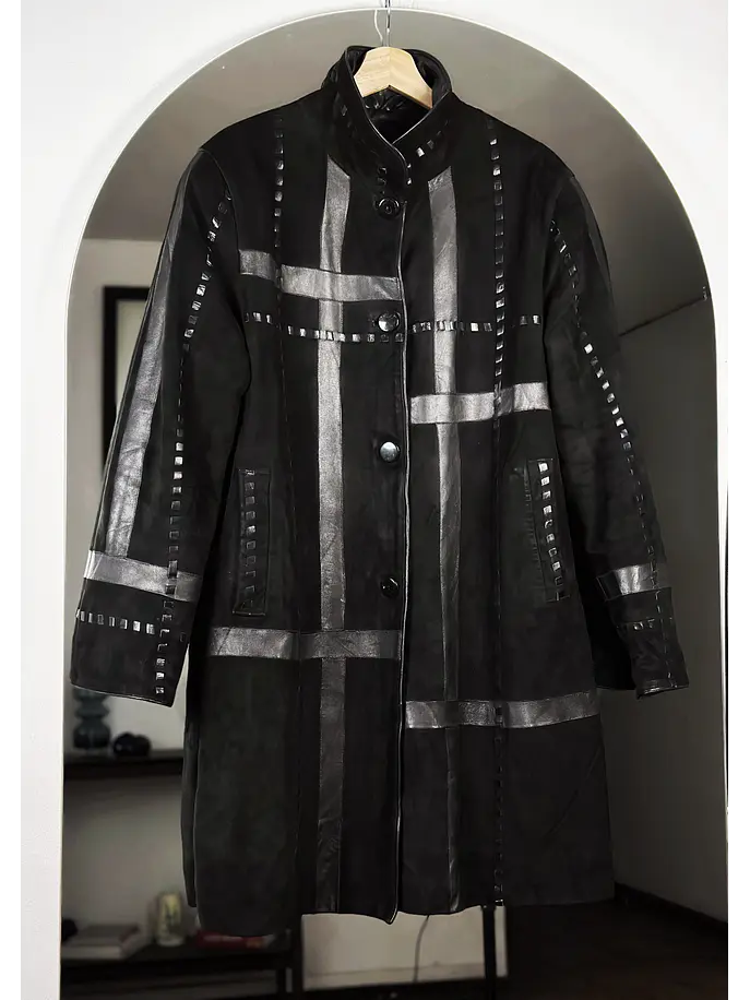 Abrigo negro de cuero 1