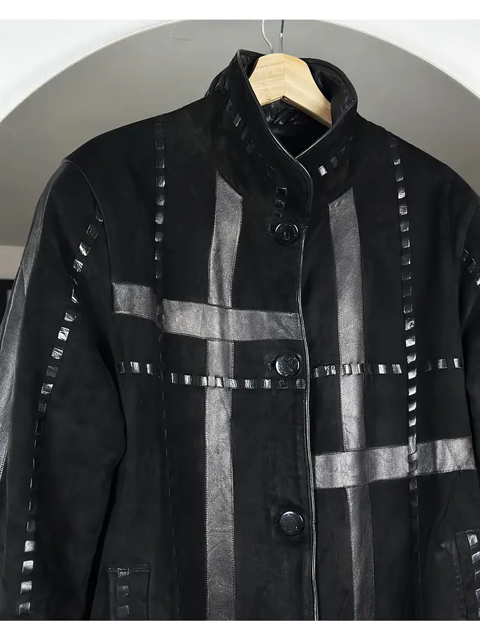 Abrigo negro de cuero 3