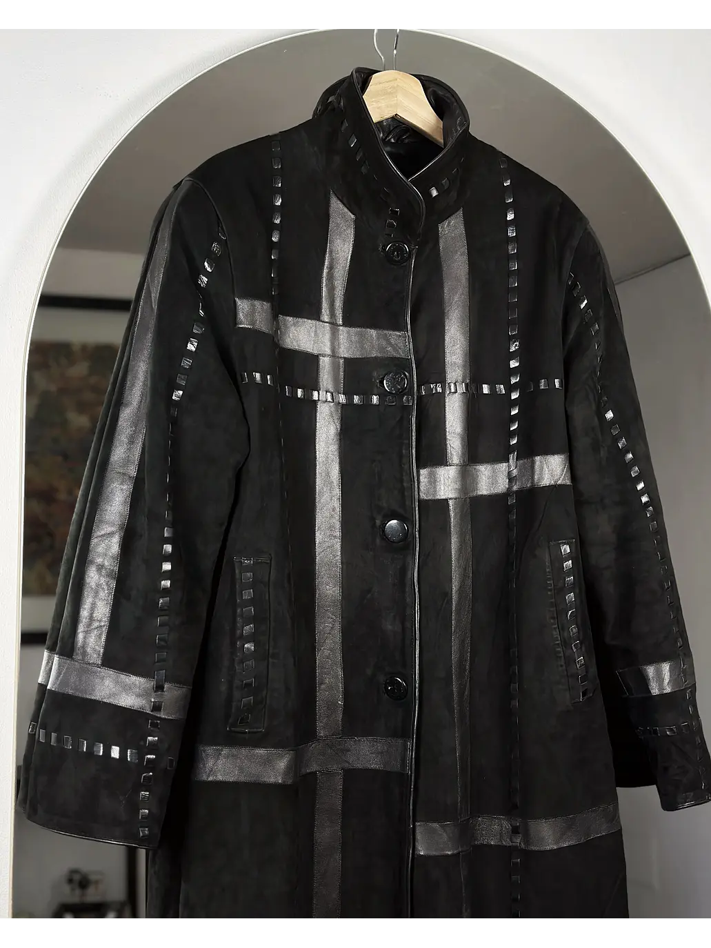 Abrigo negro de cuero 2