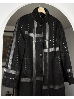 Abrigo negro de cuero