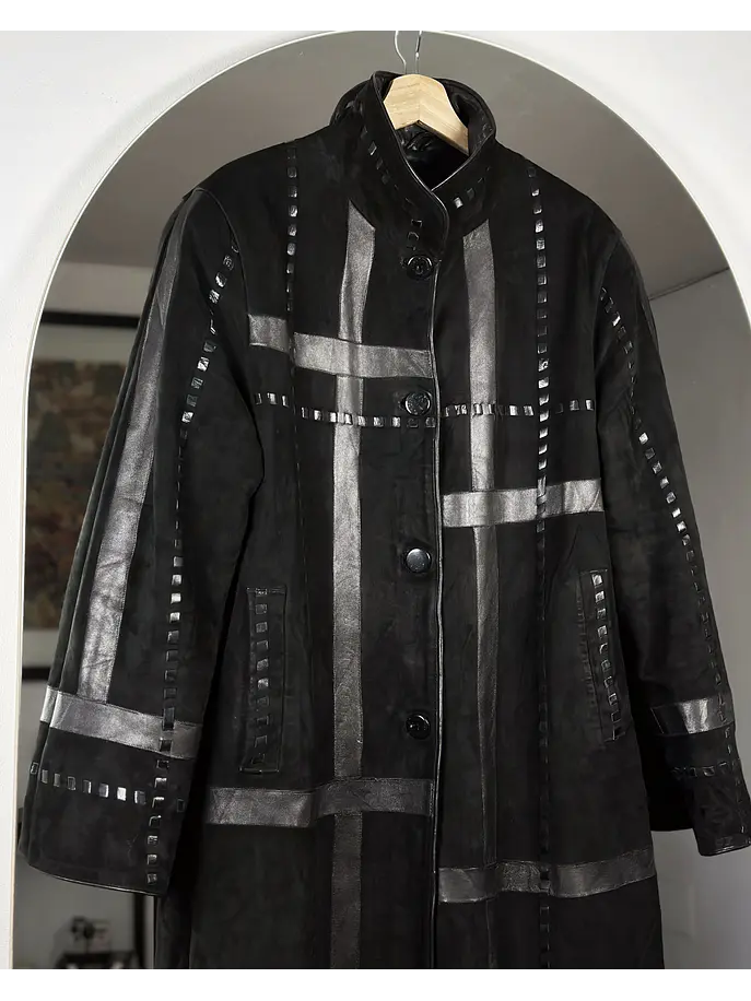 Abrigo negro de cuero 2