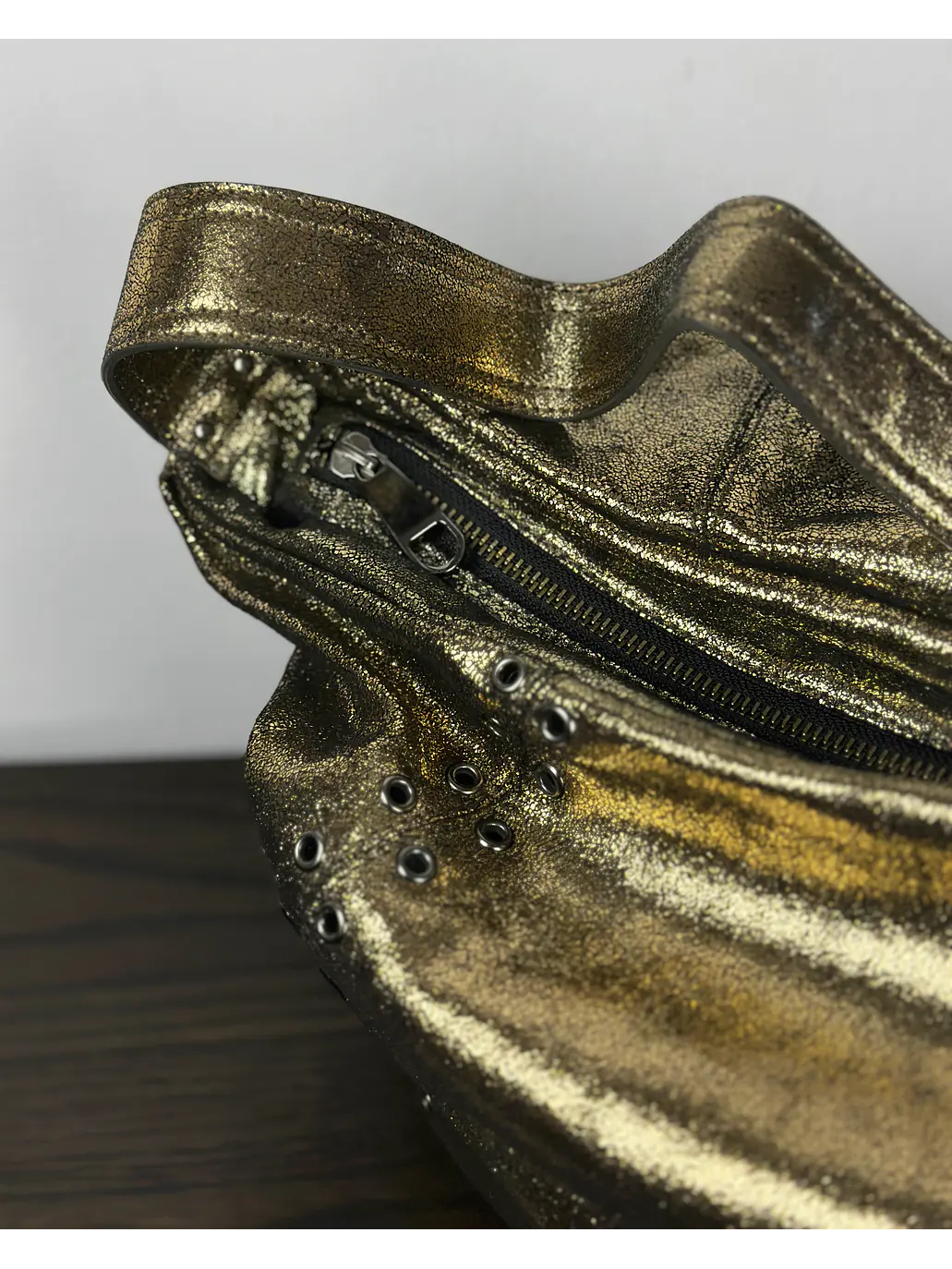 Bolso metalizado de cuero 5