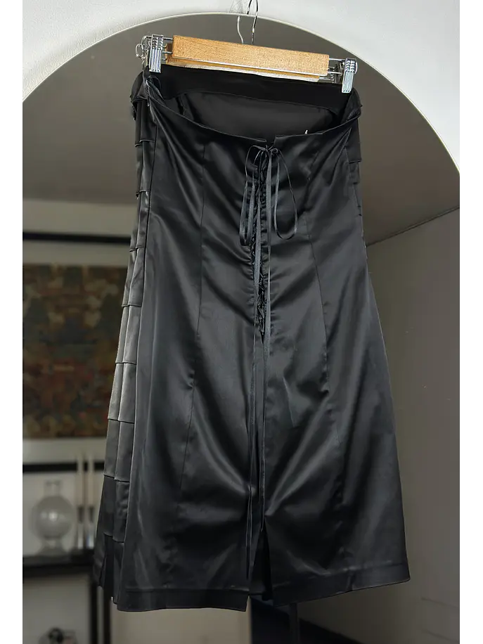 Vestido strapless negro satinado 3