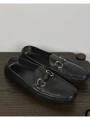 Mocasín negro de cuero 