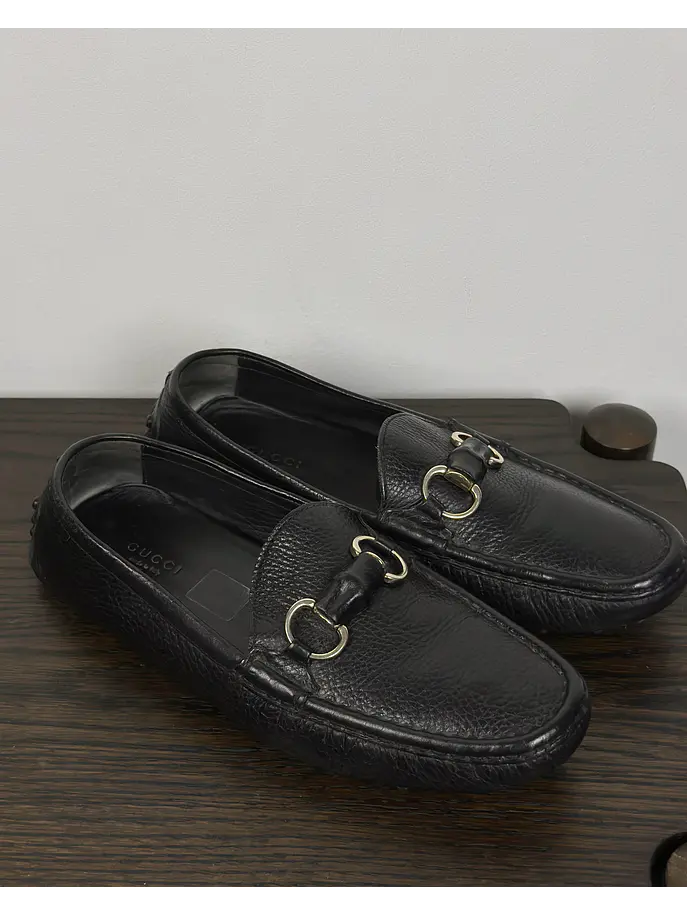 Mocasín negro de cuero  2