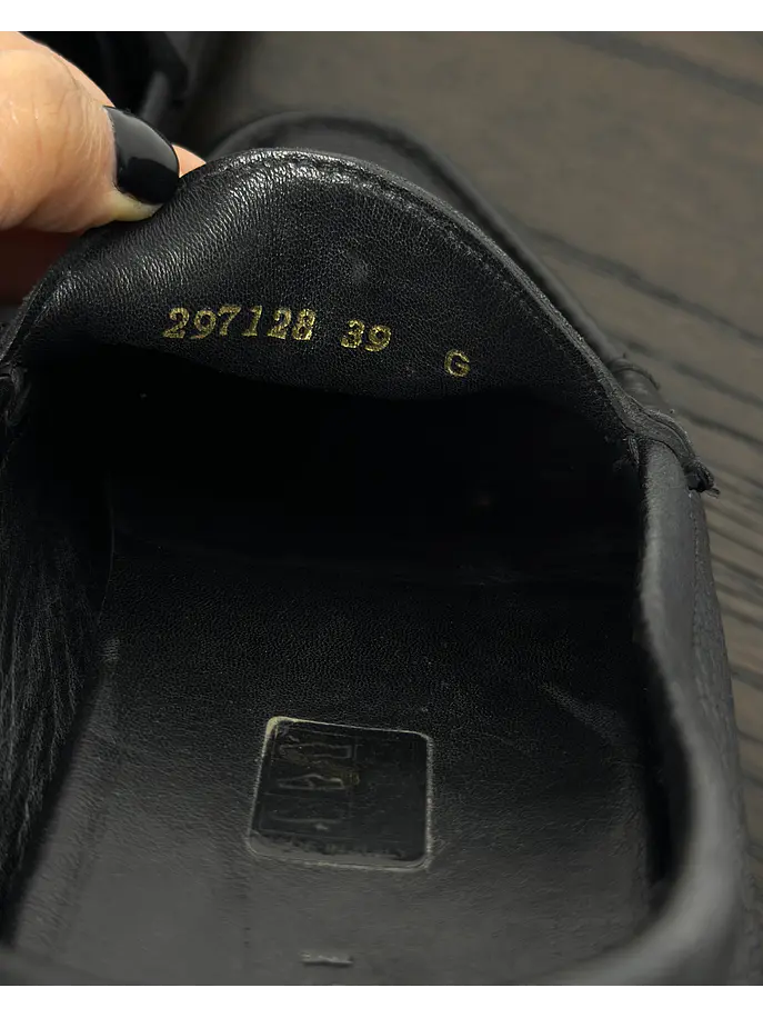 Mocasín negro de cuero  6