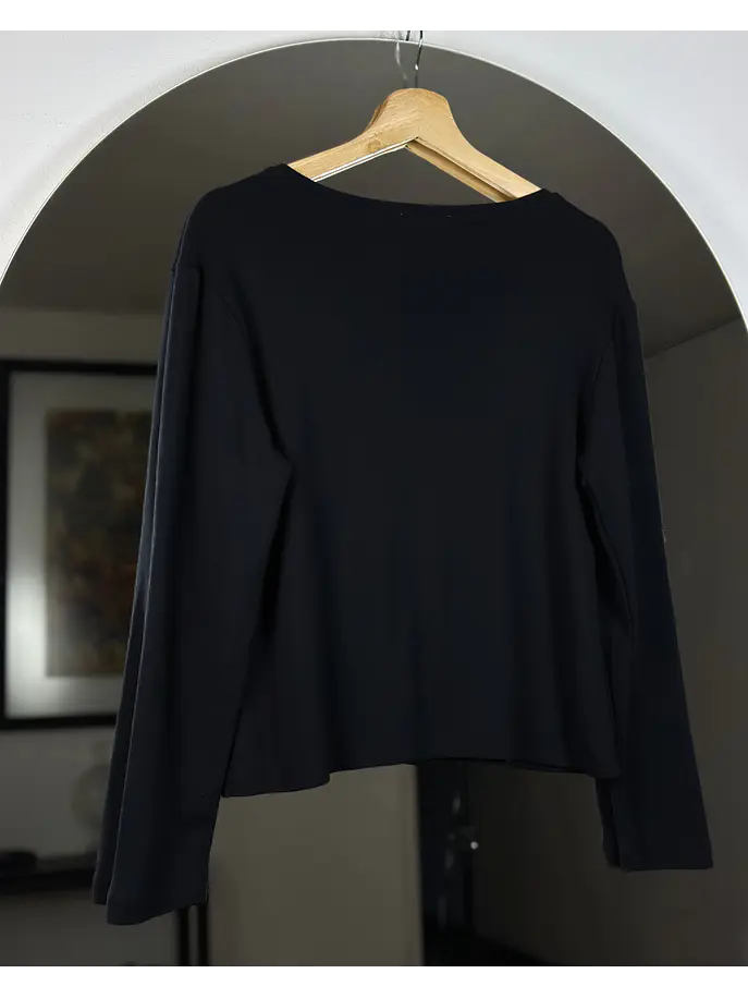 Polera abotonada negra 3