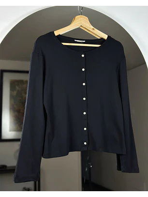 Polera abotonada negra