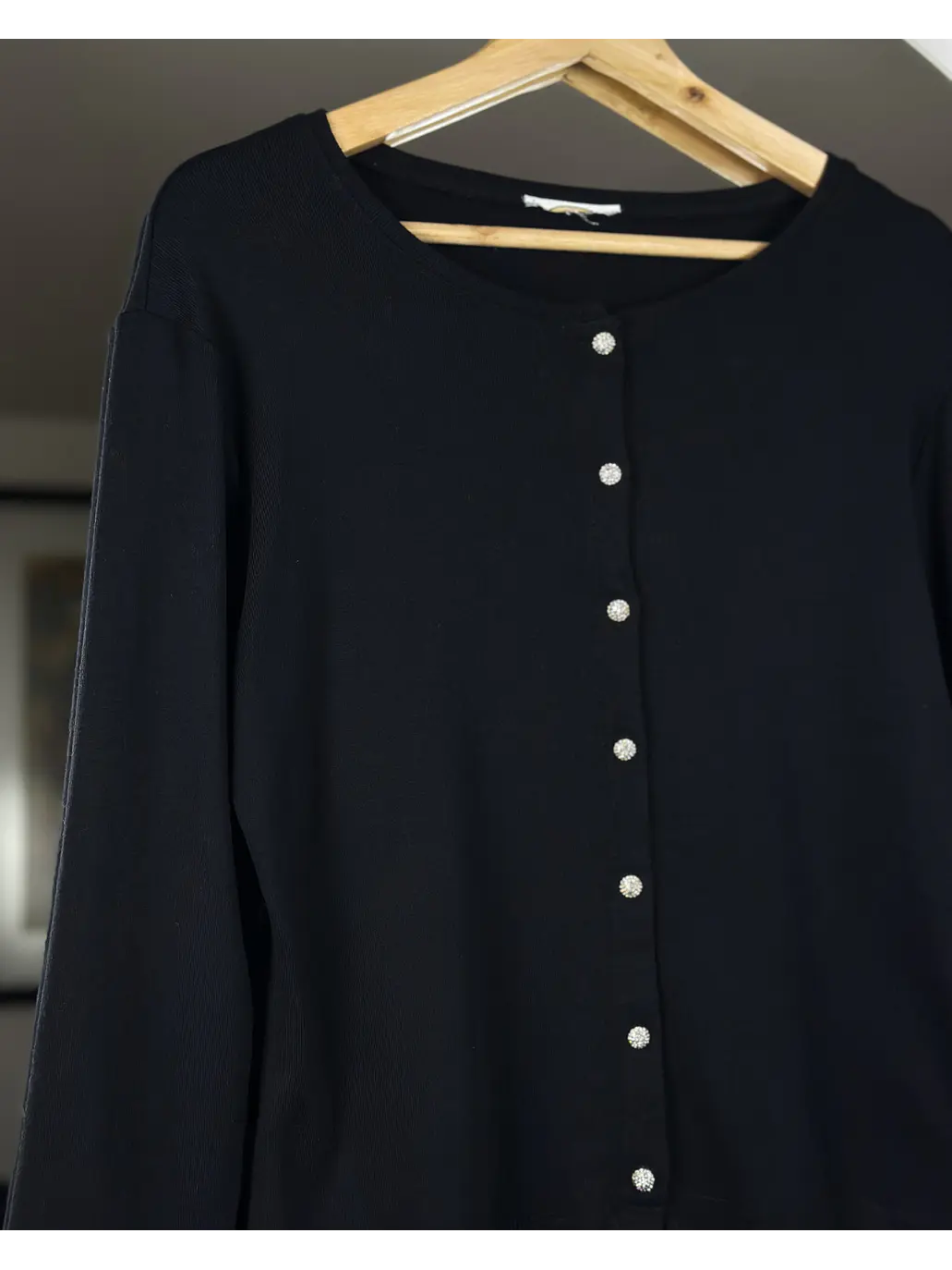Polera abotonada negra 2