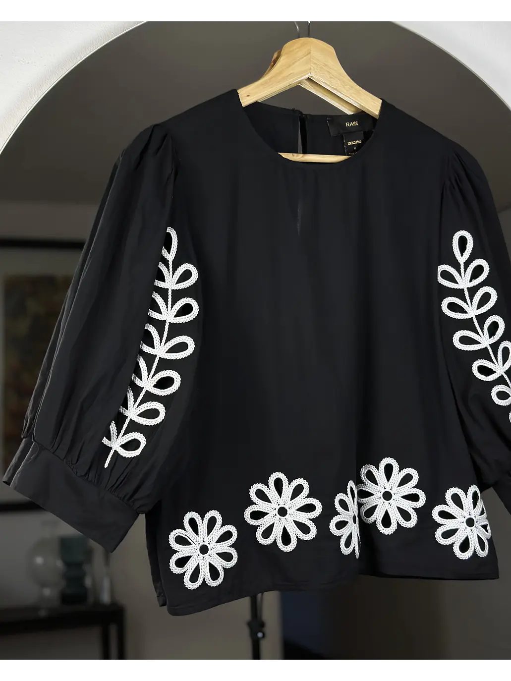 Blusa negra floreada 2