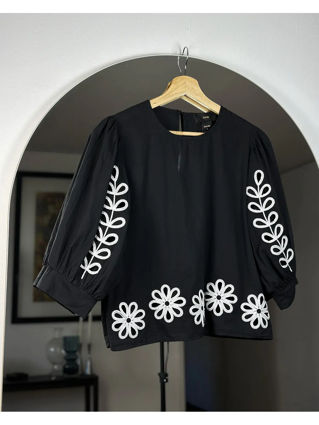 Blusa negra floreada 1
