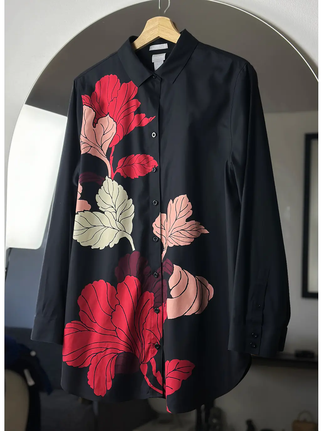 Camisa negra floreada 1