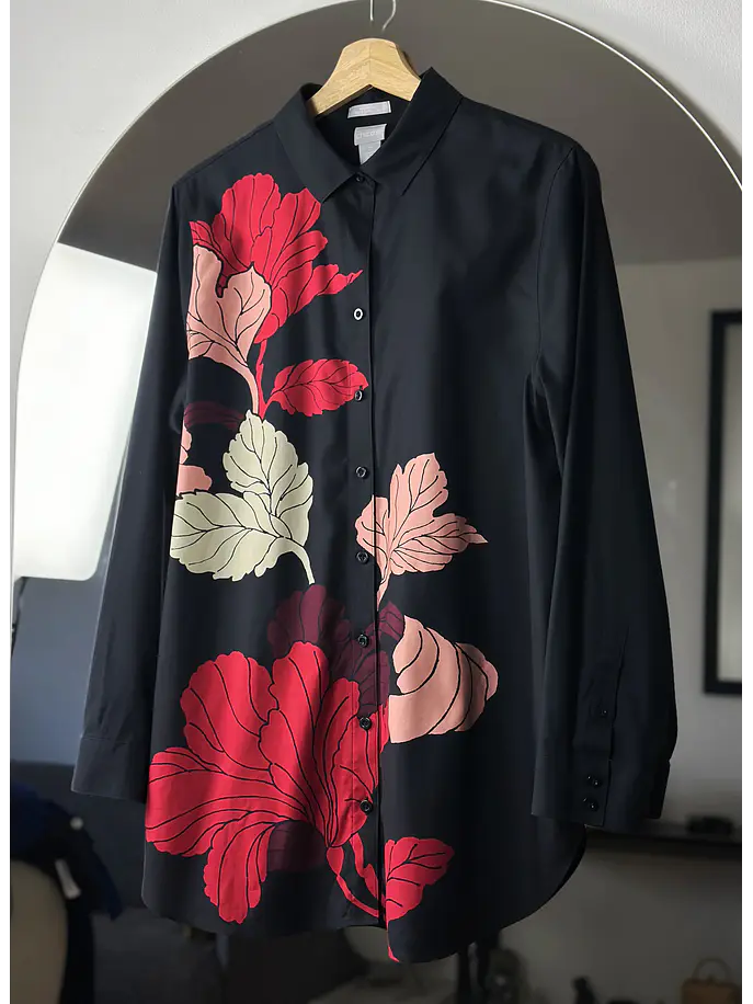 Camisa negra floreada 1