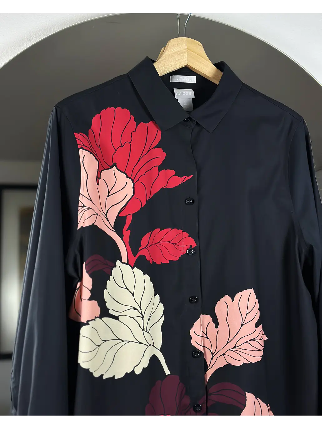 Camisa negra floreada 4