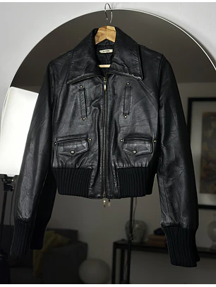 Chaqueta negra de cuero