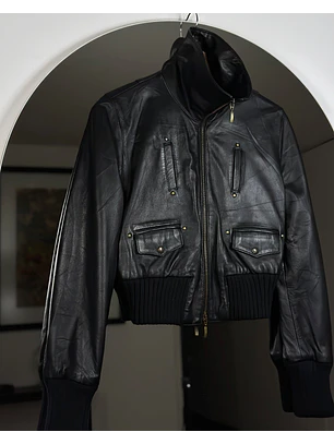 Chaqueta negra de cuero