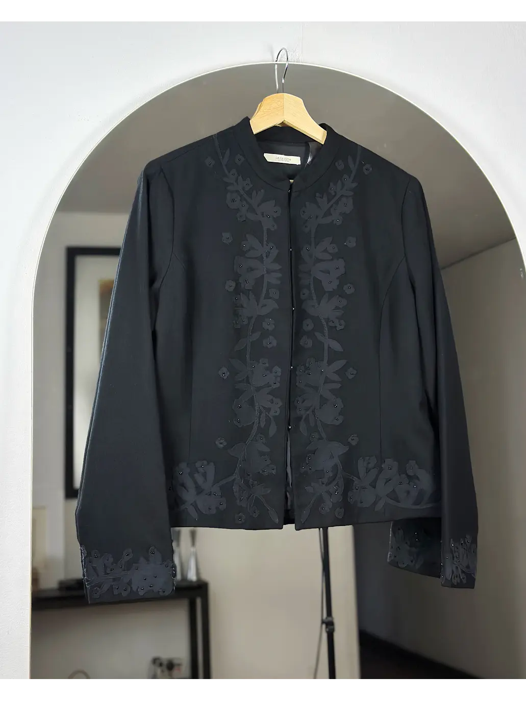 Blazer de lana bordado 1