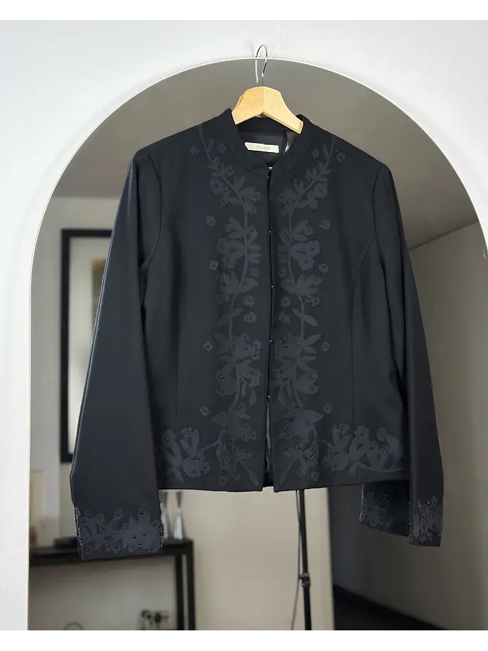 Blazer de lana bordado 1