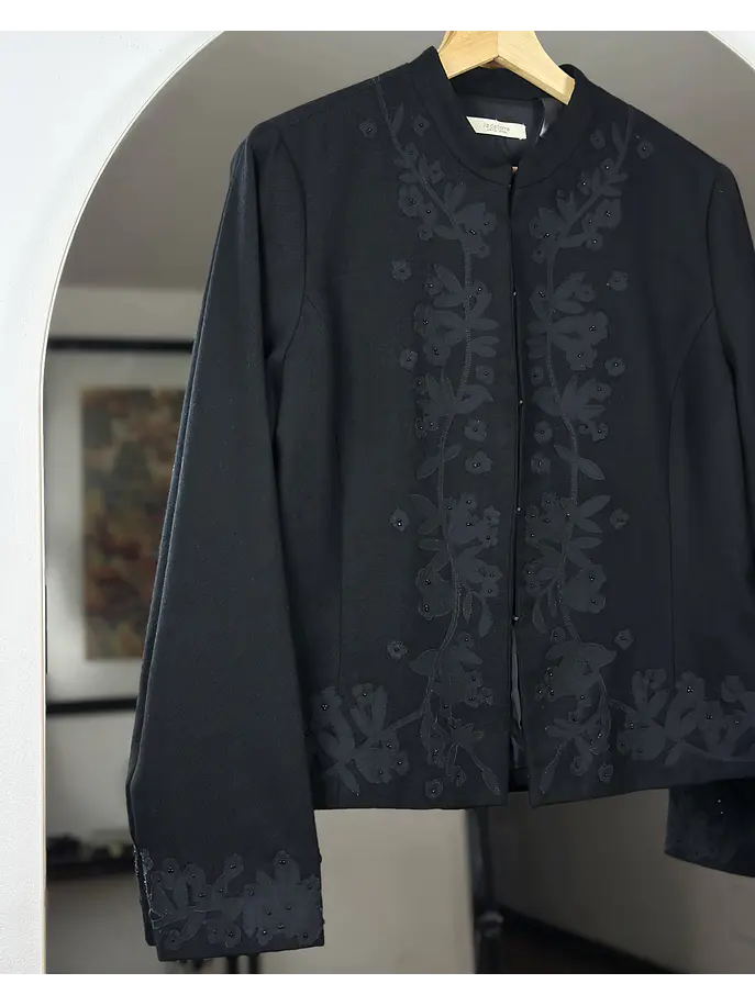 Blazer de lana bordado 2