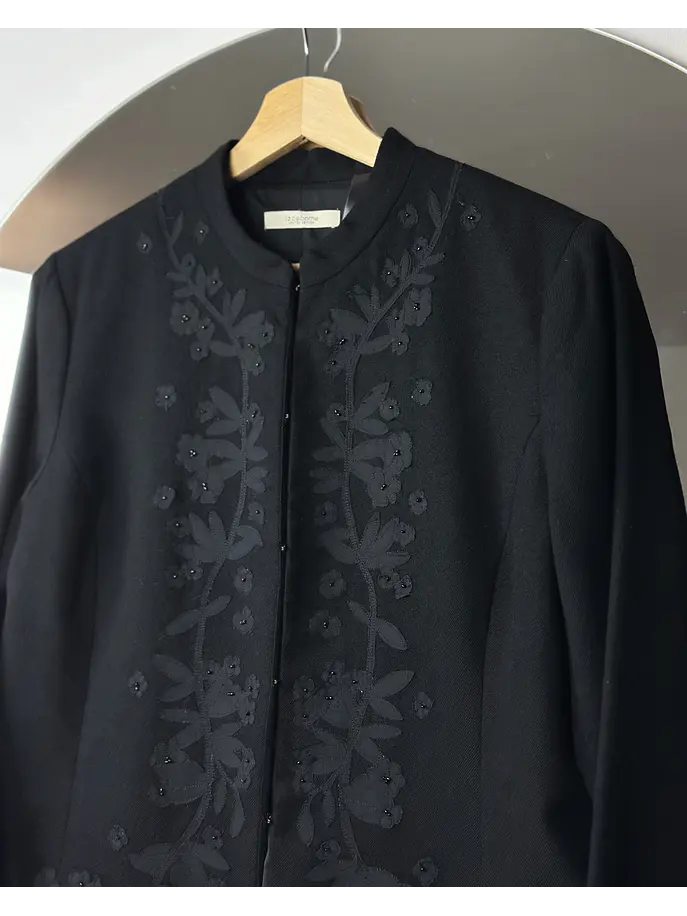 Blazer de lana bordado 3