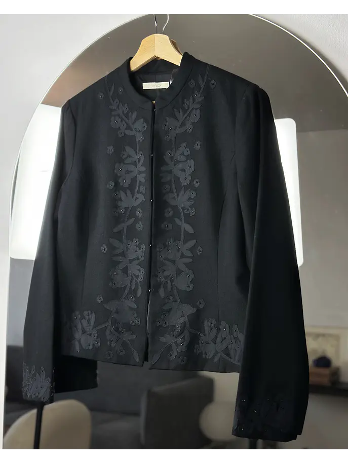 Blazer de lana bordado 4
