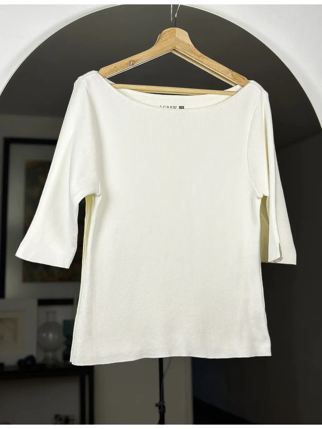 Polera blanca cuello bote 1