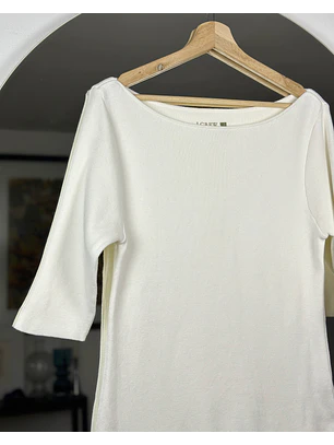 Polera blanca cuello bote