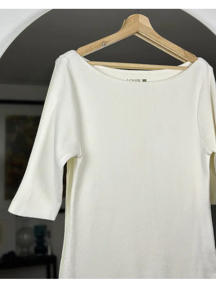 Polera blanca cuello bote 2