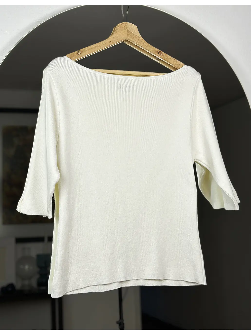Polera blanca cuello bote 3