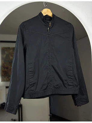 Chaqueta negra entallada 