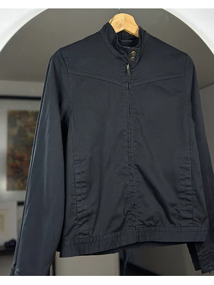Chaqueta negra entallada 