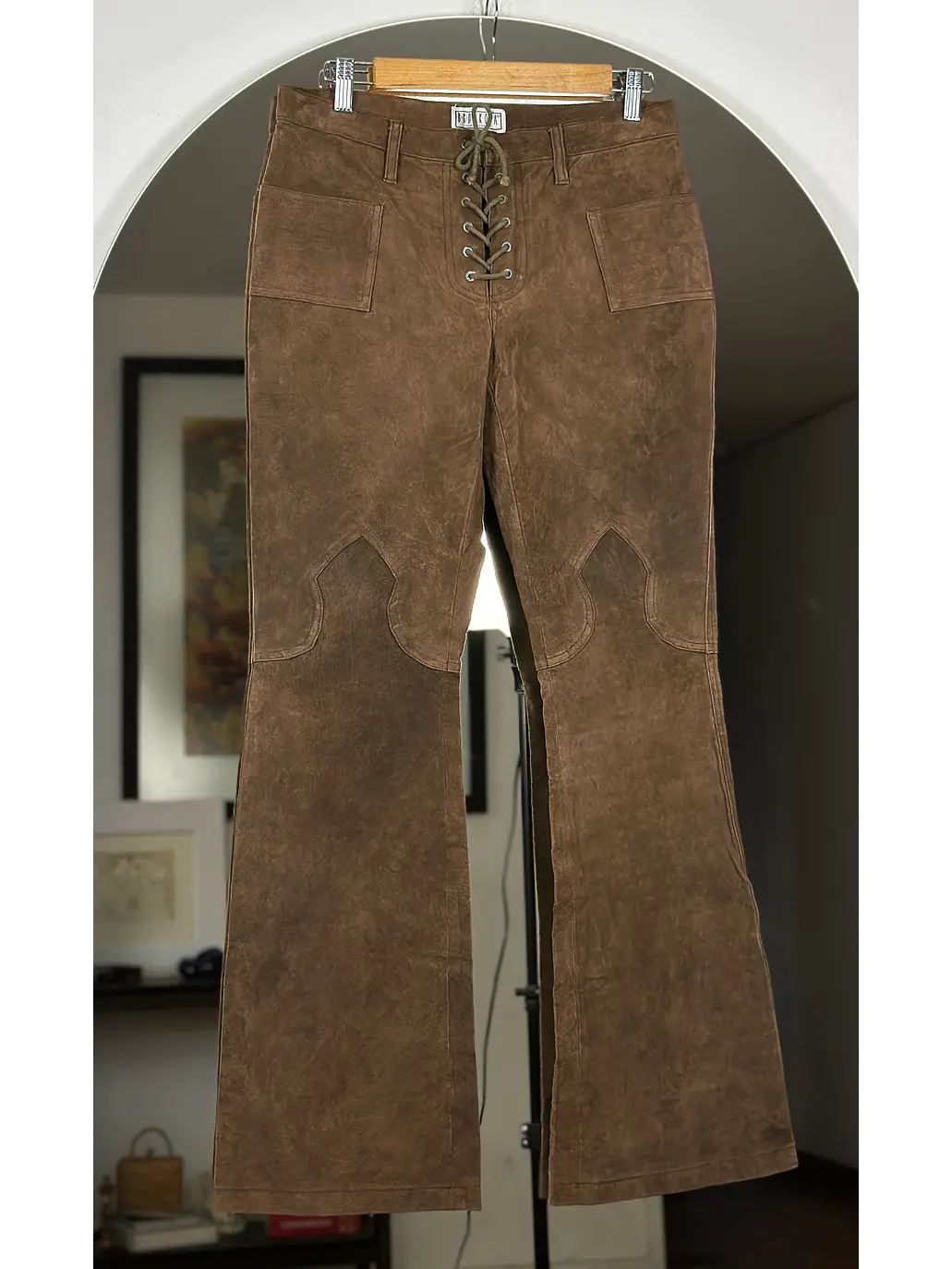 Pantalón café de gamuza 1