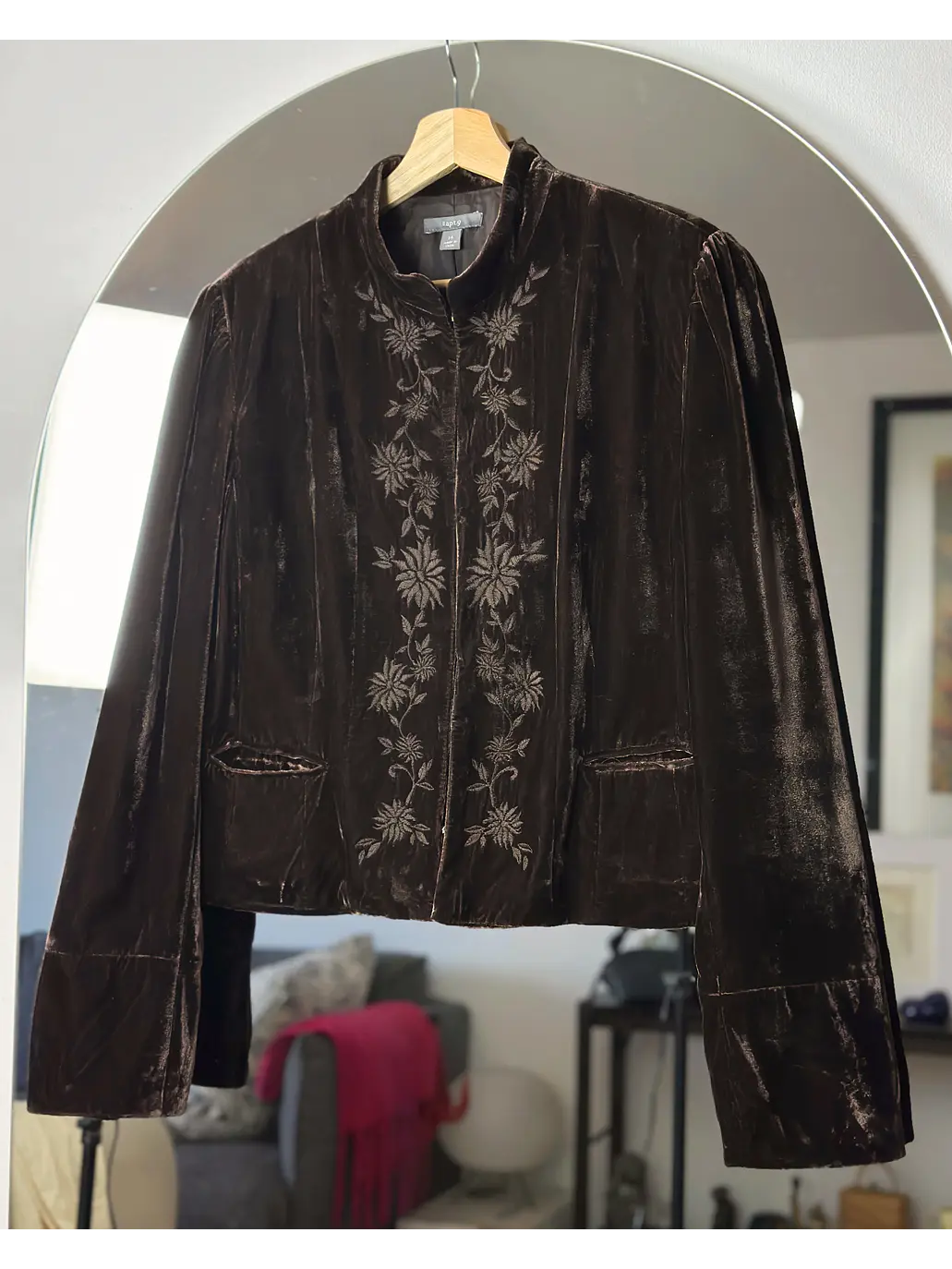 Chaqueta plush bordada  2