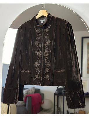 Chaqueta plush bordada 