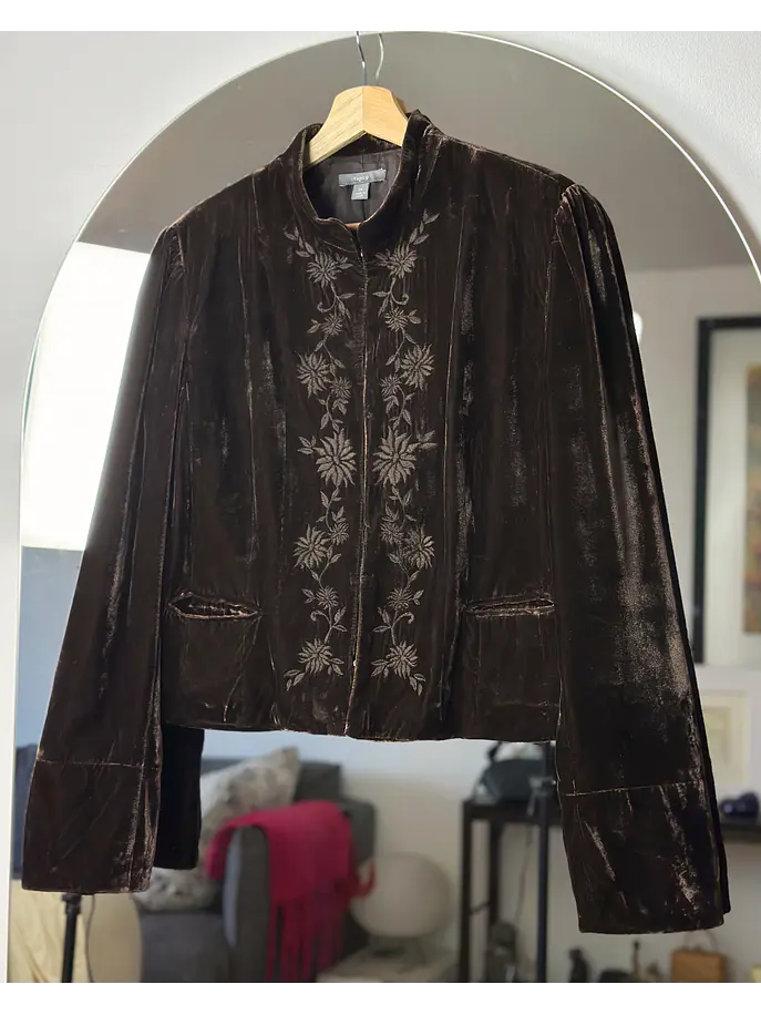Chaqueta plush bordada  2